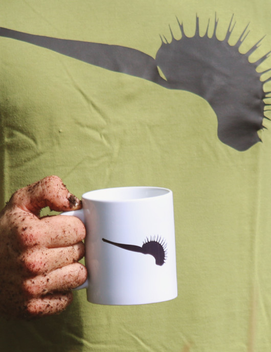 Mug Karnivores les mains dans la terre
