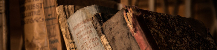 Libros sobre plantas carnívoras y otros tipos de plantas.